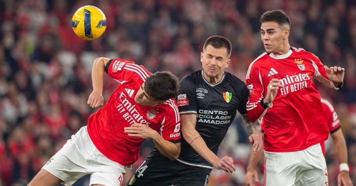 Benfica goleou Estrela Amadora Benfica goleou Estrela Amadora
