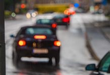 Que danos pode sofrer um carro apanhado numa inundação? danos por inundação no carro