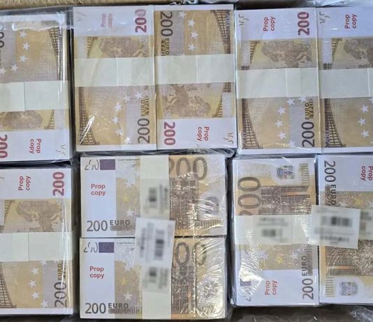 Operação internacional trava 1,2 mil milhões em dinheiro falso antes de entrarem na Europa dinheiro falso
