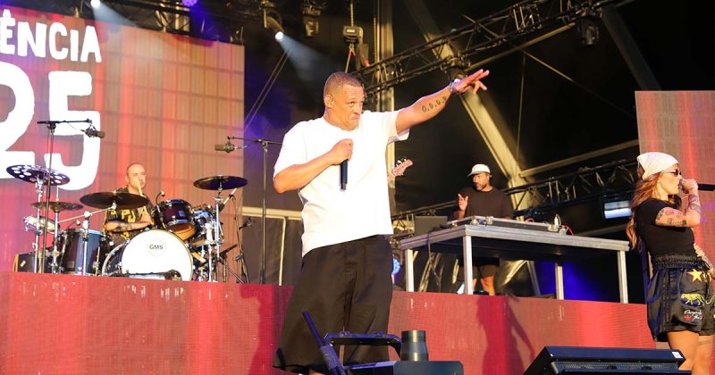 Carl&atilde;o durante a sua atua&ccedil;&atilde;o no &Uacute;ltimo Dia do Rock in Rio