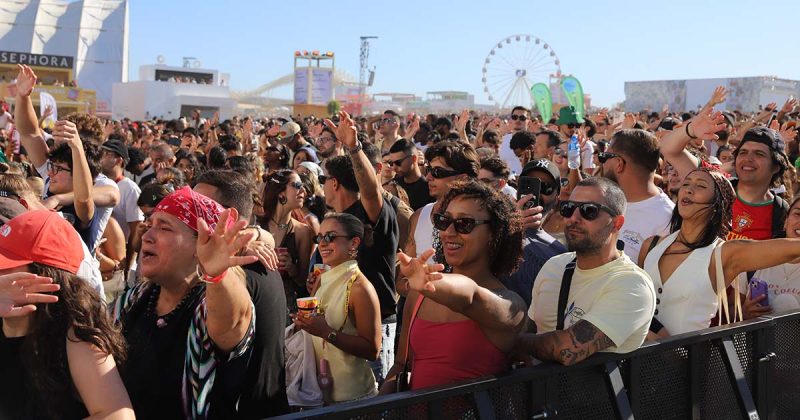 P&uacute;blico celebra os concertos do &Uacute;ltimo Dia do Rock in Rio