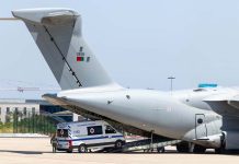Apoio humanitário à Venezuela: dois KC-390 da Força Aérea transportam ambulâncias e ajuda de emergência Ambulância é carregada num avião KC-390 da Força Aérea Portuguesa durante a missão de apoio humanitário à Venezuela