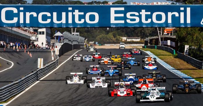 Monolugares históricos durante uma corrida do Estoril Classics no Autódromo do Estoril.