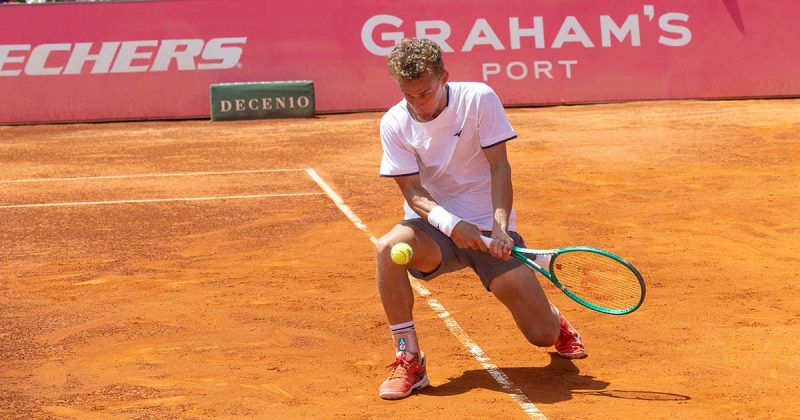 Luca Van Assche durante o jogo dos quartos de final do Millennium Estoril Open