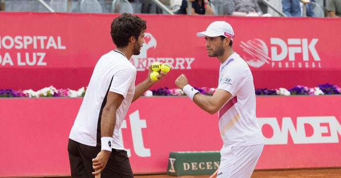 Nuno Borges e Francisco Cabral nas meias-finais de pares Nuno Borges e Francisco Cabral durante as meias-finais do Estoril Open na competição de pares