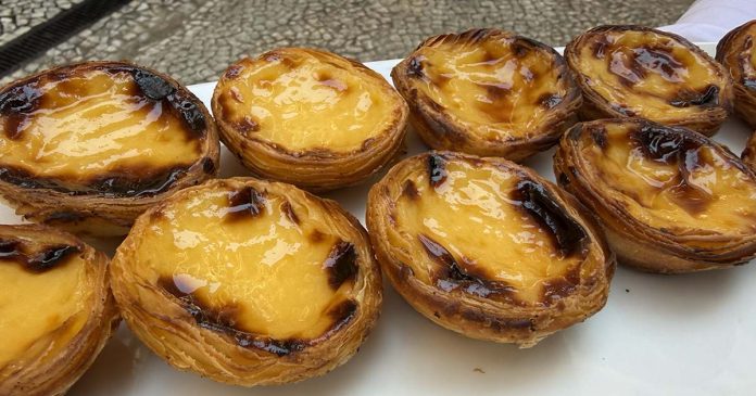 Pastéis de nata numa travessa. Concurso O Melhor Pastel de Nata 2026