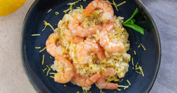 Refeições de verão: risoto de limão com camarão Risoto de limão com camarão, uma sugestão para refeições de verão harmonizada com vinho