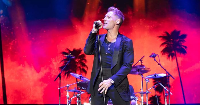 Ronan Keating no Douro & Porto Wine Festival Ronan Keating no Palco Douro durante o Festival de Vinhos do Douro no Cais de Cambres