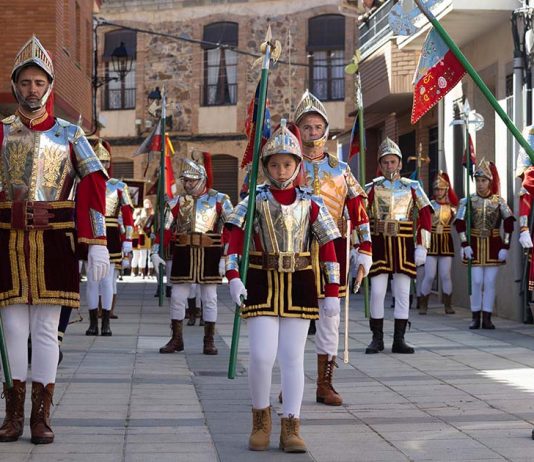Ruta de Pasión Calatrava é distinguida como Festa de Interesse Turístico Internacional Os armaos da Ruta de Pasión Calatrava desfilam durante as celebrações da Semana Santa no Campo de Calatrava, em Espanha.