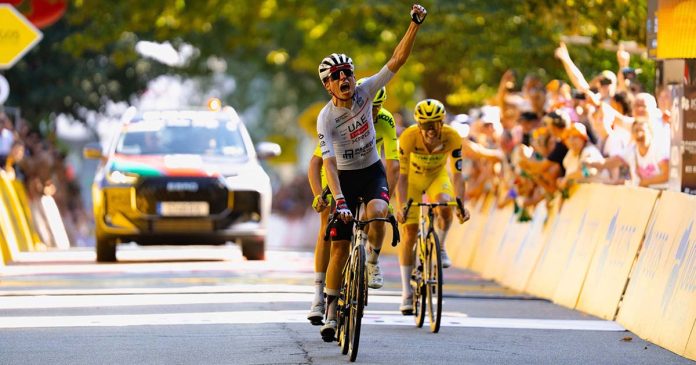 Adrià Pericas celebra a vitória no Gerês na 7.ª etapa da Volta a Portugal