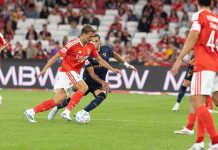 Benfica vence Estoril por 2-1 com Pavlidis e Lenglet em destaque na Luz Benfica vence Estoril por 2-1 no Estádio da Luz