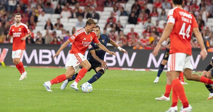 Benfica vence Estoril por 2-1 no Estádio da Luz Benfica vence Estoril por 2-1 no Estádio da Luz