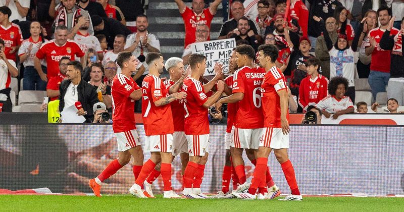 Benfica vence Estoril e jogadores celebram um dos golos na Luz