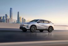 Dongfeng MAGE estreia tecnologia híbrida plug-in e chega aos 1.200 km de autonomia Dongfeng MAGE híbrido plug-in em movimento