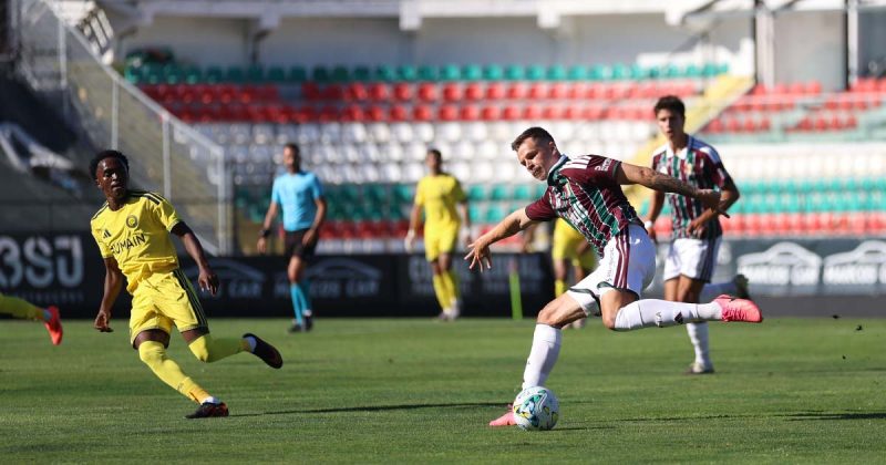 Jogada de ataque do Estrela da Amadora vs Al Nassr durante o Trof&eacute;u Cidade da Amadora
