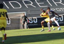 Estrela da Amadora vs Al Nassr: equipa portuguesa vence por 4-2 e assina uma exibição de alto nível Estrela da Amadora vs Al Nassr durante uma disputa de bola no Troféu Cidade da Amadora