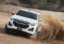 Isuzu D-Max 2026 chega com mais binário, novas transmissões e uma gama reforçada Isuzu D-Max 2026 em condução fora de estrada