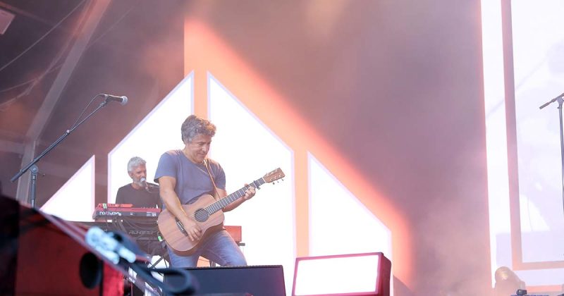 Jo&atilde;o Pedro Pais em atua&ccedil;&atilde;o no festival Sol da Caparica
