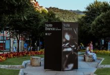 Noite Branca de Braga: Das orquestras aos DJ sets em palcos, espaços históricos e ruas da cidade Estrutura da Noite Branca de Braga instalada num jardim da cidade