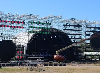 O Sol da Caparica fecha cartaz com Papillon, Calema, Slow J e Mundo Segundo & Sam The Kid O Sol da Caparica com o palco principal em construção