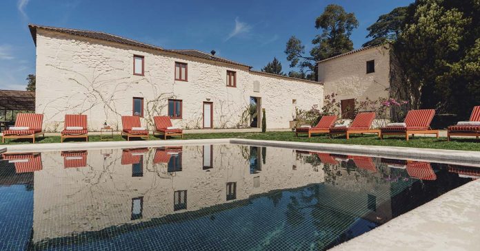 Casa Villae 1255 na Quinta da Taboadella Quinta da Taboadella com a Casa Villae 1255 e piscina no exterior