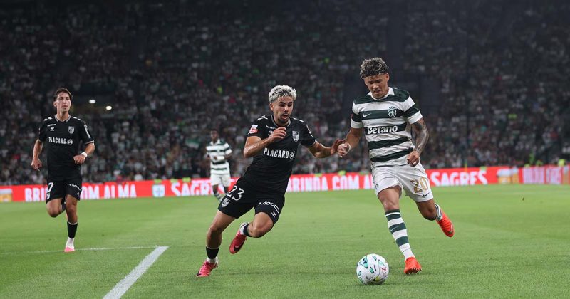 Sporting venceu o Guimar&atilde;es: Uma disputa de bola entre as duas equipas