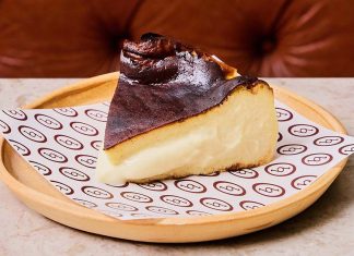 A tarte basca de Hugo Candeias encontra em A BASQA uma nova expressão Fatia de tarte basca de Hugo Candeias com interior cremoso e superfície caramelizada