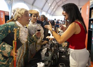Vindouro junta vinho, história e música em S. João da Pesqueira Figurantes trajados à época pombalina na Vindouro em S. João da Pesqueira