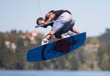 Wakeboard Cable regressa à Sertã para três dias de experimentação e competição Atleta a praticar Wakeboard Cable na praia fluvial do Trízio, na Sertã
