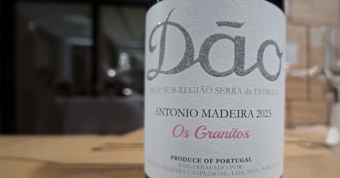 António Madeira Os Granitos 2023 Rótulo do vinho António Madeira Os Granitos 2023, produzido no Dão