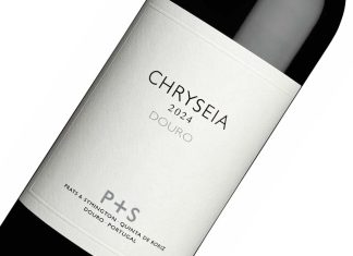 Chryseia 2024 junta Bordéus e Douro na história dos vinhos tranquilos durienses Garrafa de Chryseia 2024, vinho do Douro da Prats & Symington