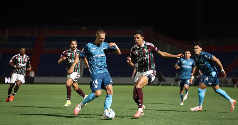 Estrela da Amadora frente ao Braga em lance de condu&ccedil;&atilde;o de bola sob press&atilde;o durante o jogo em Alverca