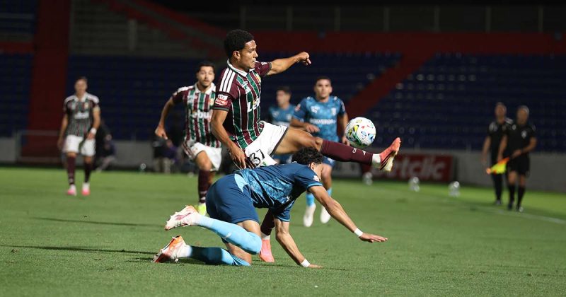 Estrela da Amadora frente ao Braga em disputa de bola durante o encontro realizado em Alverca