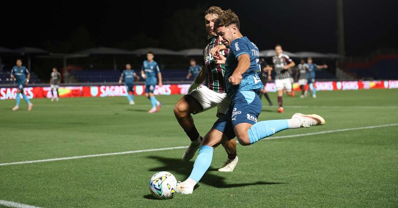 Estrela da Amadora frente ao Braga em lance junto &agrave; linha durante o encontro disputado em Alverca