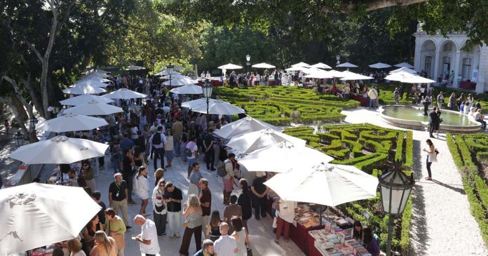 Festa do Livro em Belém com leitores e bancas nos jardins do Palácio de Belém