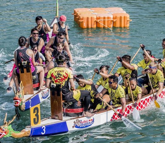 Lisboa Dragon Boat Festival estreia no Tejo com 700 participantes Lisboa Dragon Boat Festival com dois barcos e respetivas tripulações em atividade