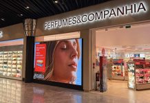 Perfumes & Companhia Amoreiras aposta em novo conceito de dermocosmética Fachada da nova loja Perfumes & Companhia Amoreiras no Amoreiras Shopping Center