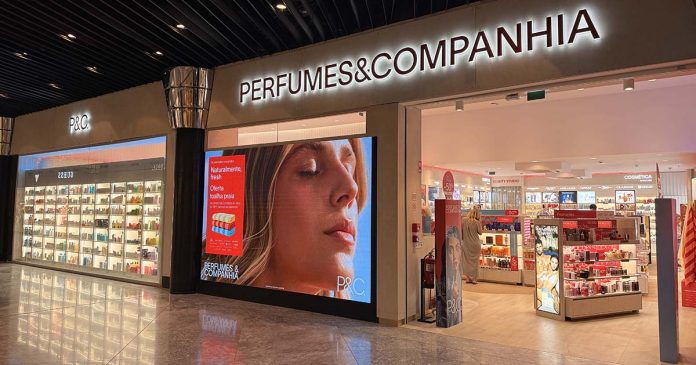 Fachada da nova loja Perfumes & Companhia Amoreiras no Amoreiras Shopping Center