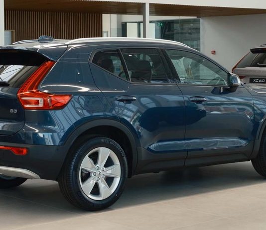 Volvo no Porto entra numa nova fase com investimento de 5 milhões da JOP Volvo no Porto com XC40 e XC60 expostos em showroom da marca