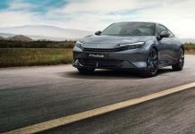 Honda Prelude regressa 25 anos depois e recupera um nome que marcou gerações Honda Prelude cinzento em andamento numa estrada, na nova geração híbrida do coupé da Honda